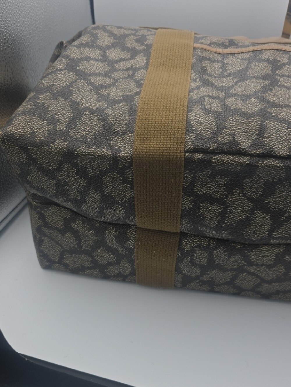 Yves Saint Laurent Vintage Tan & Gray Giraffe Patterned Large Weekender (EUC)🦒✨ - Picture 11 of 15